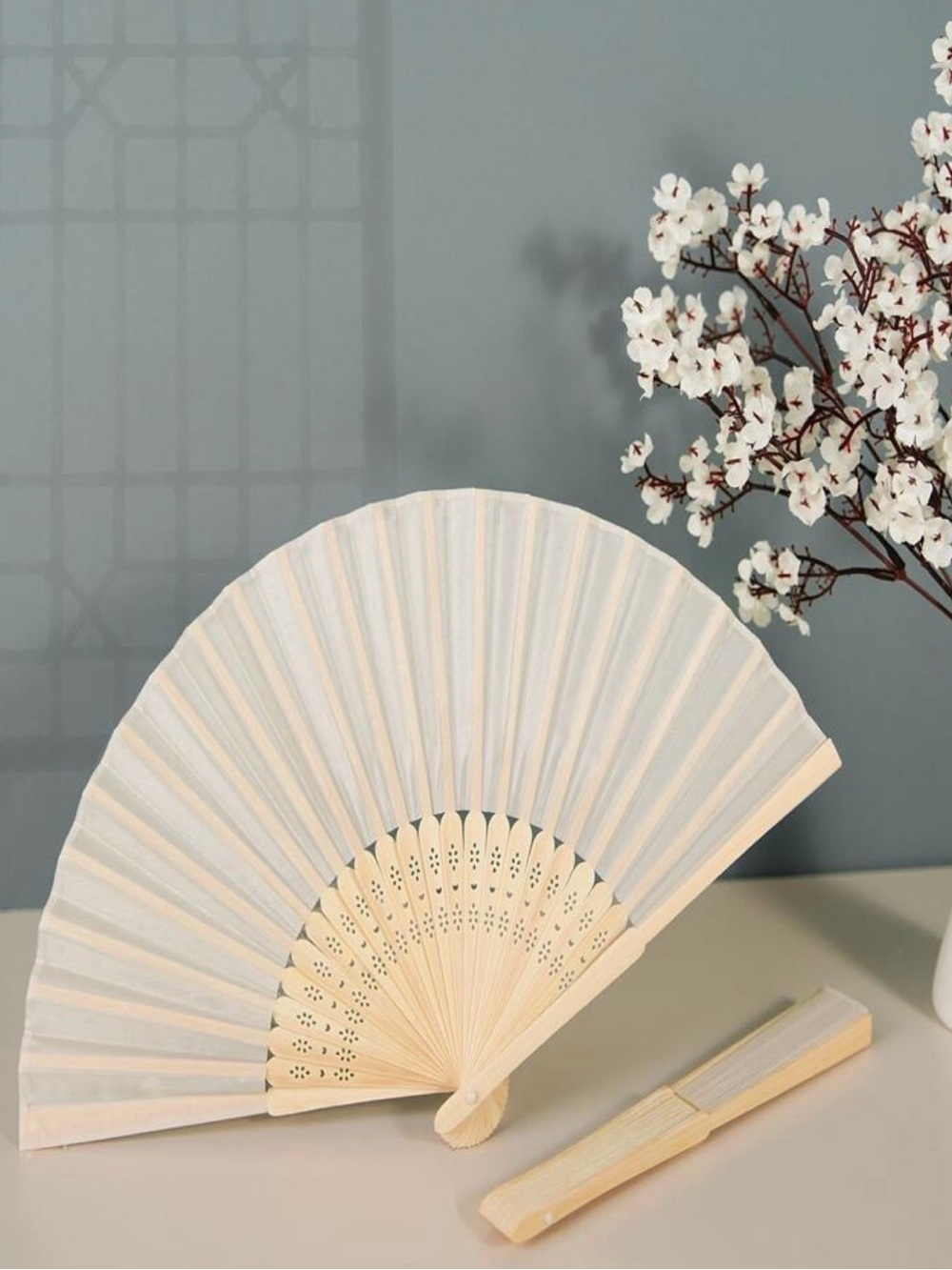 Handheld Folding Fan in Pale Ivory